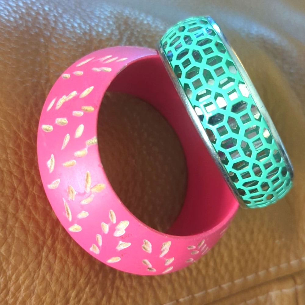 Barbiecore lightweight bangle bracelet set, wood and metal mesh, GUC